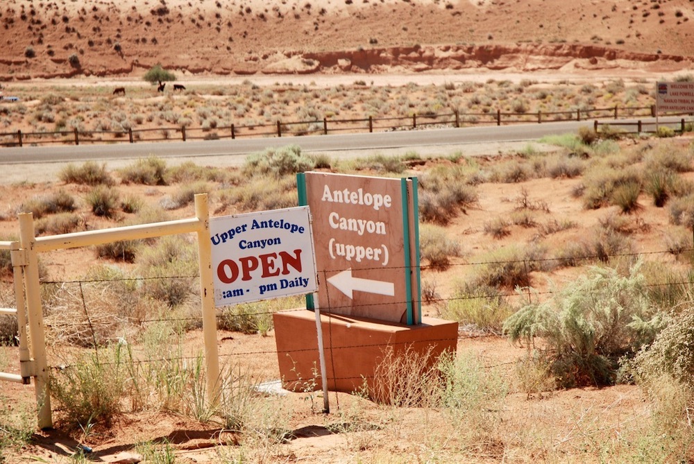 Doen in Page Arizona - Antelope Canyon Entrance